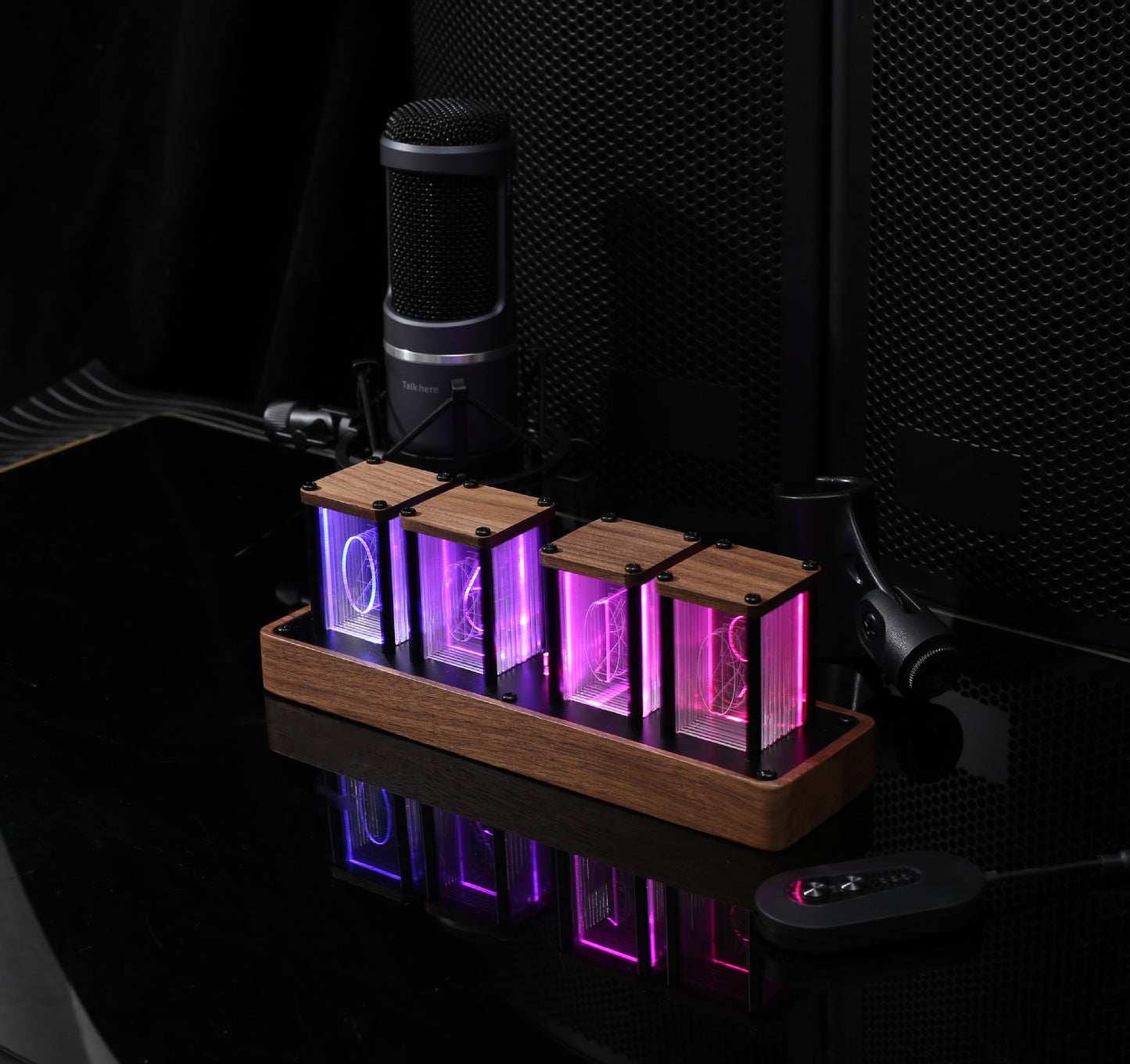 NIXIE 擬輝電子光管時鐘配胡桃木底座 - Nordeco HK