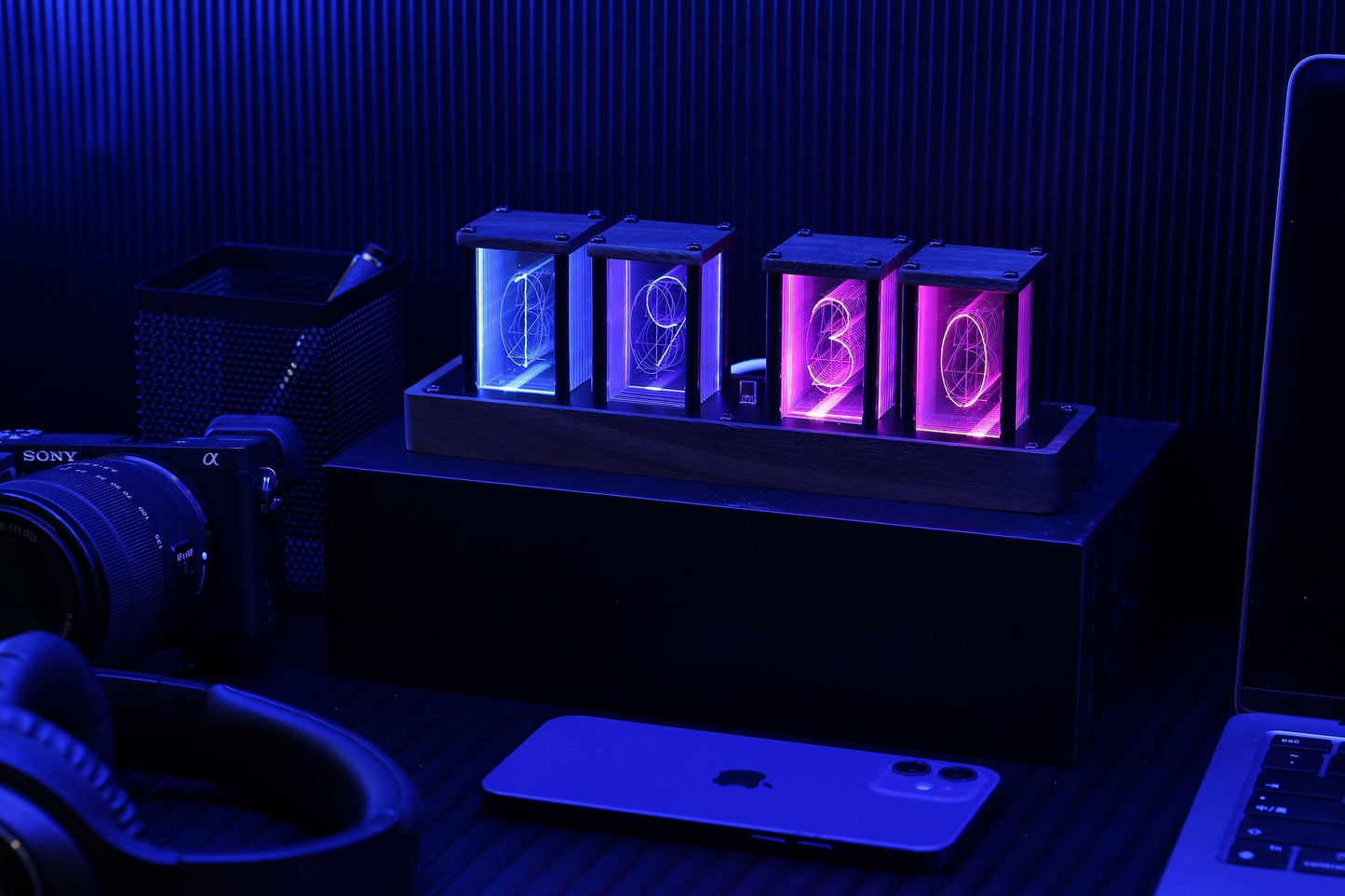 NIXIE 擬輝電子光管時鐘配胡桃木底座 - Nordeco HK